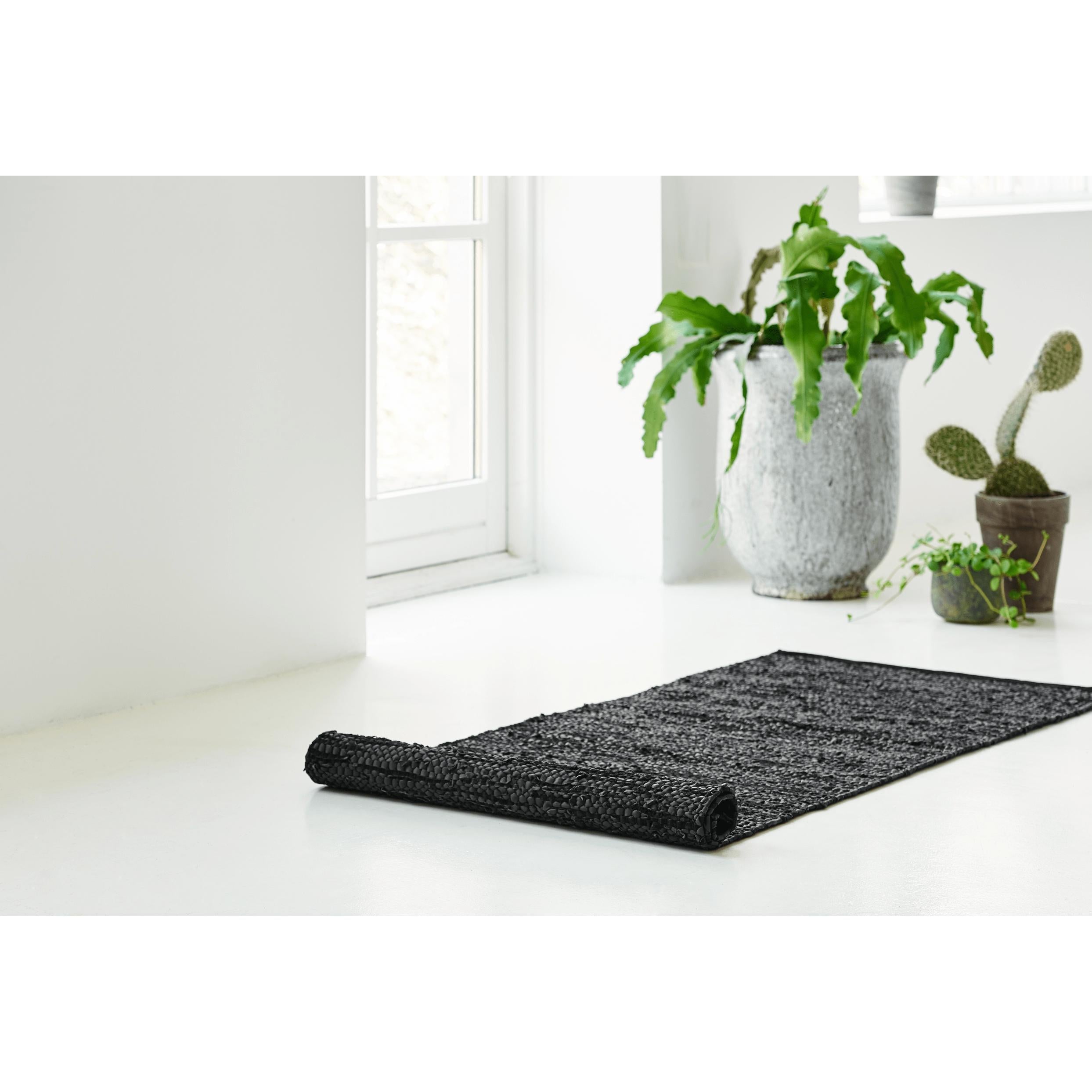 Rug Solid Leather Teppich Black, 170 x 240 cm-Teppiche-Rug Solid-5711655109011-10901-RUG-inwohn